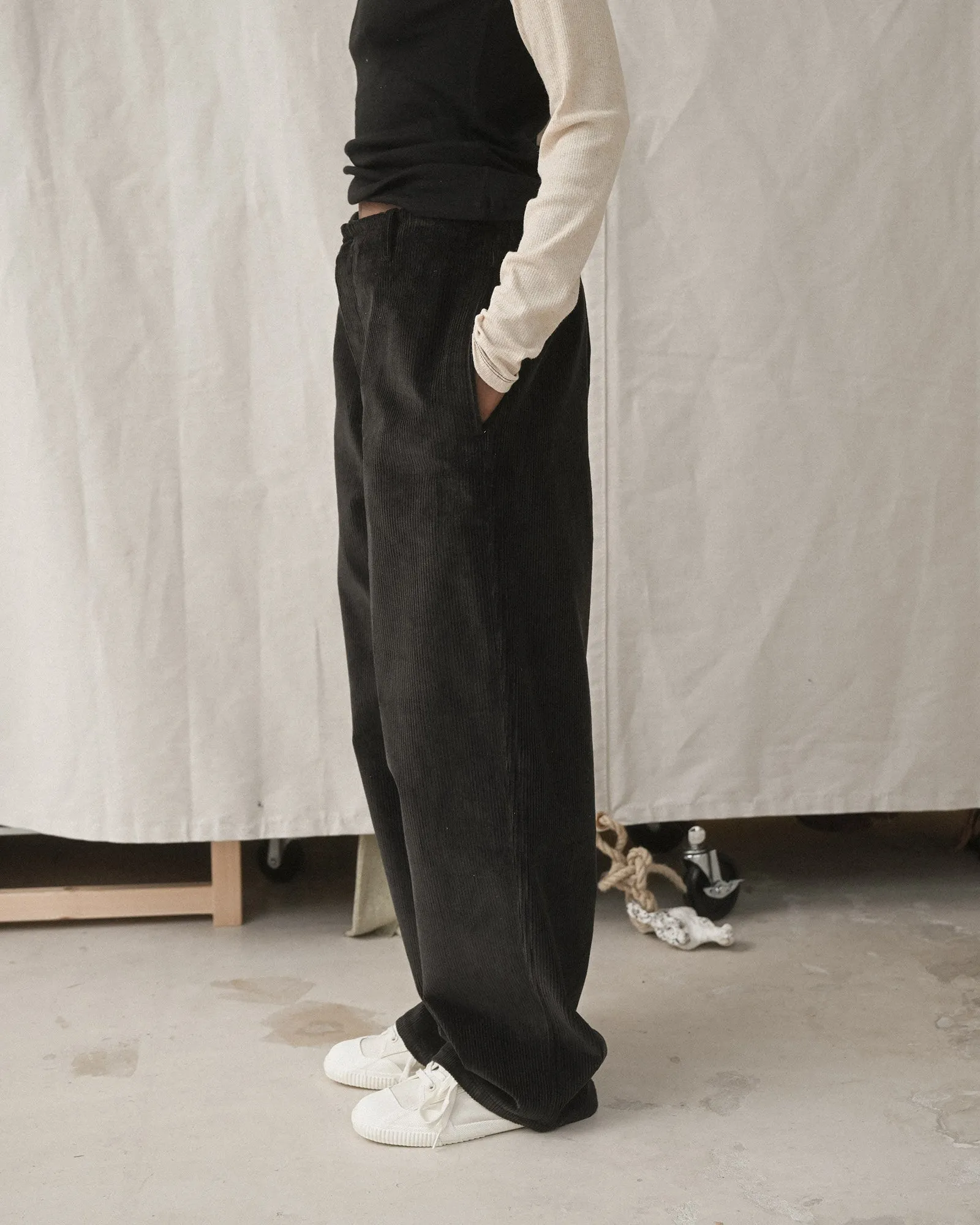 Altru Pants - Corduroy - Black