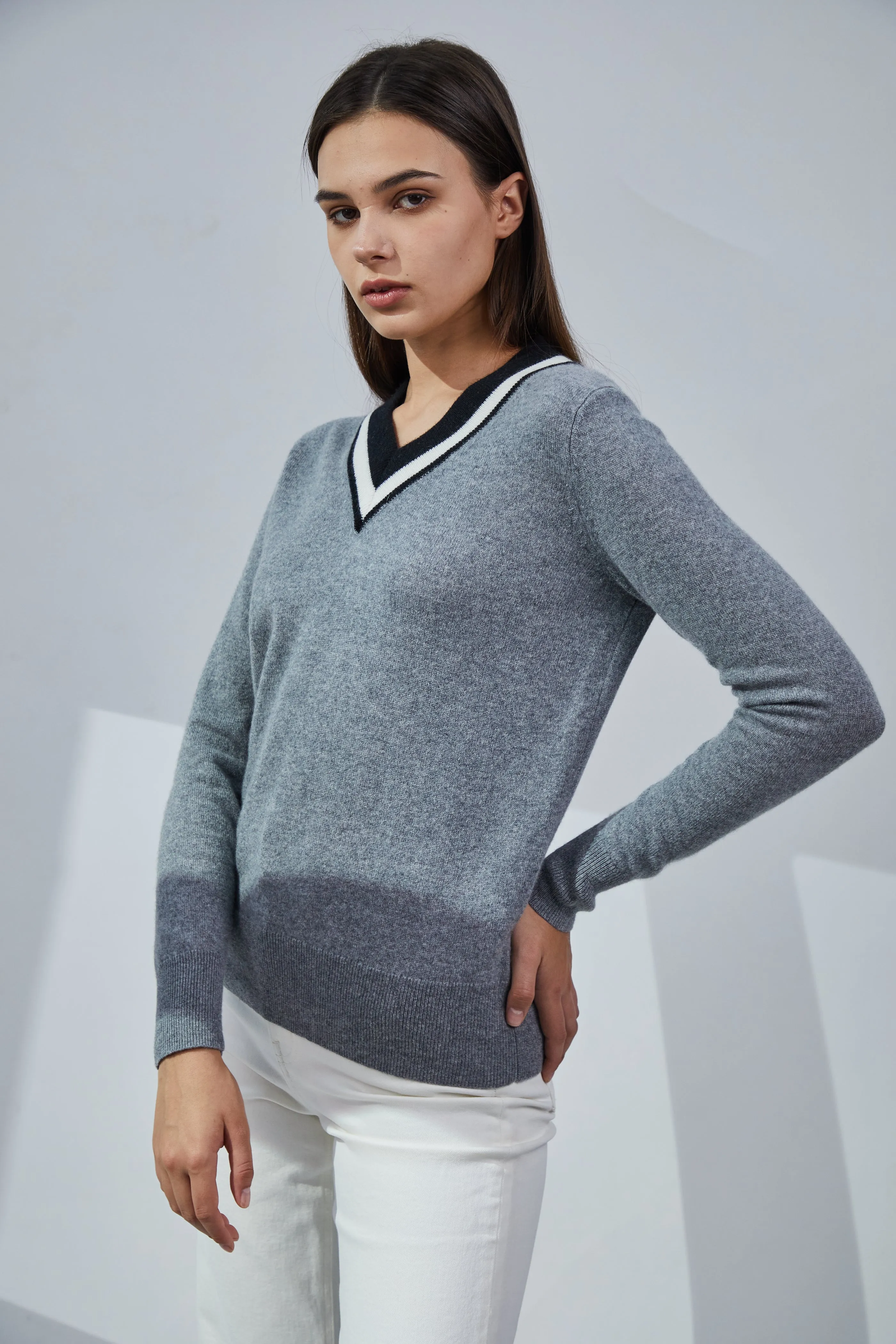 Contrasting V-neck Cashmere Sweater