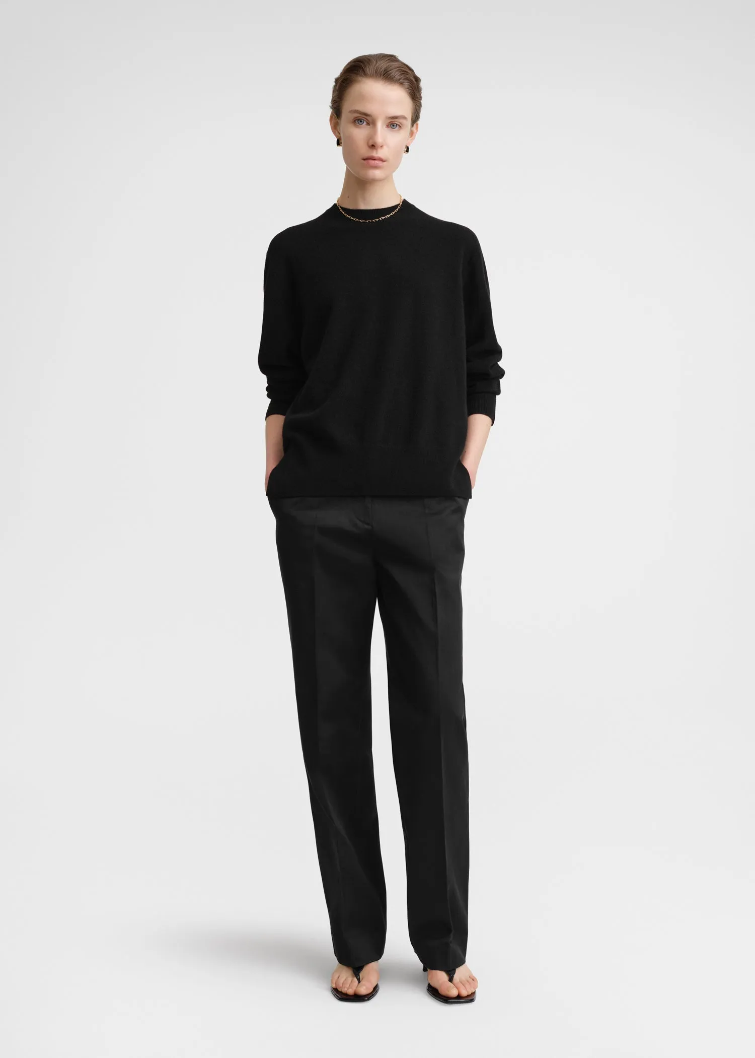 Crew-neck cashmere knit black