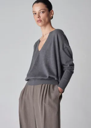 V-Neck Sweater in Fine Cashmere - Grey