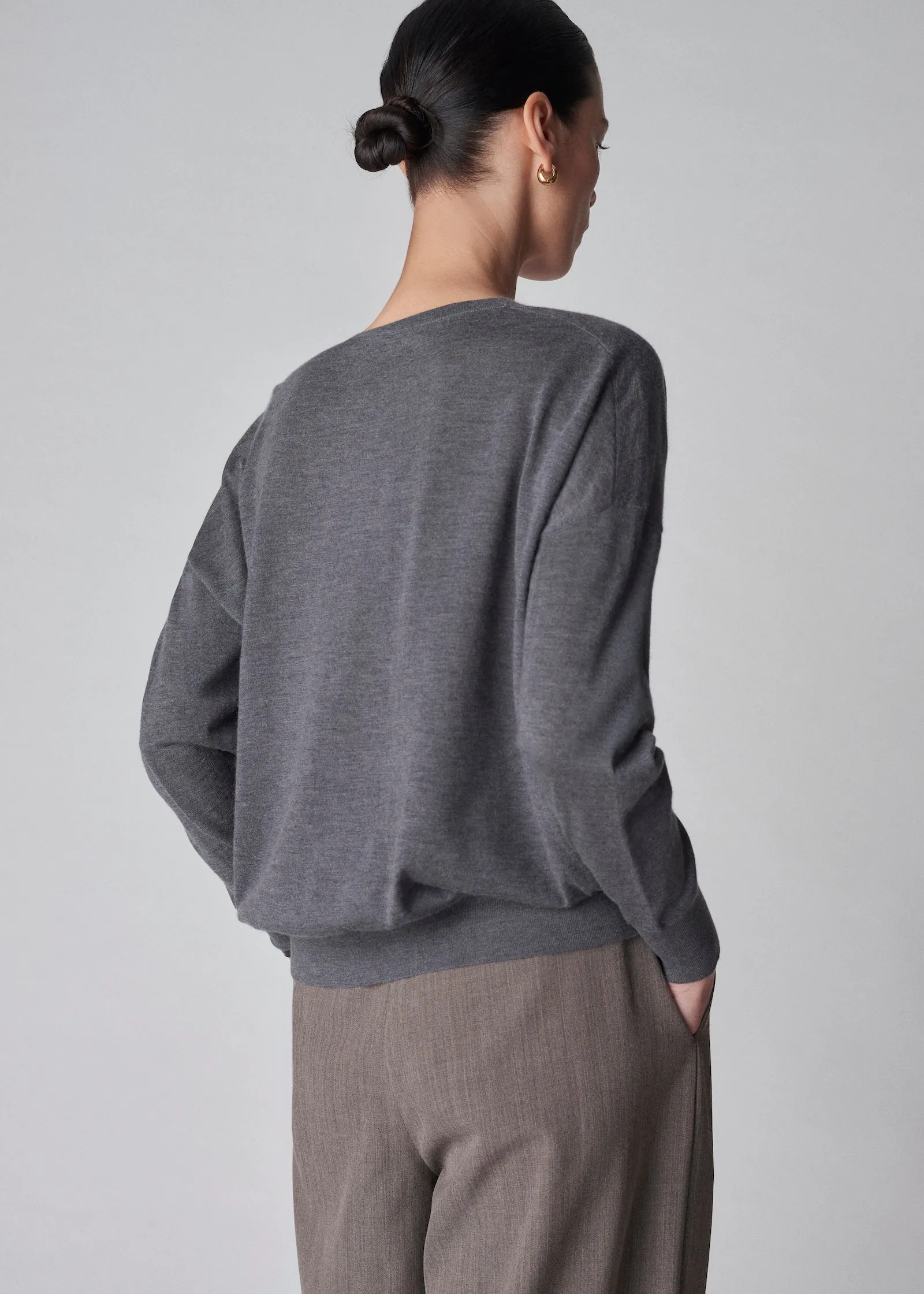 V-Neck Sweater in Fine Cashmere - Grey