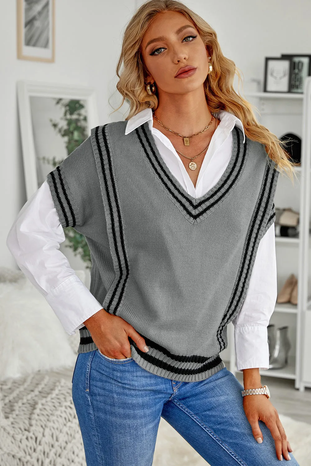 Women's V Neck Contrast Stripes Trims Short Sleeve Sweater